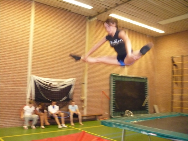 Chantal springt spreidhoeksprong