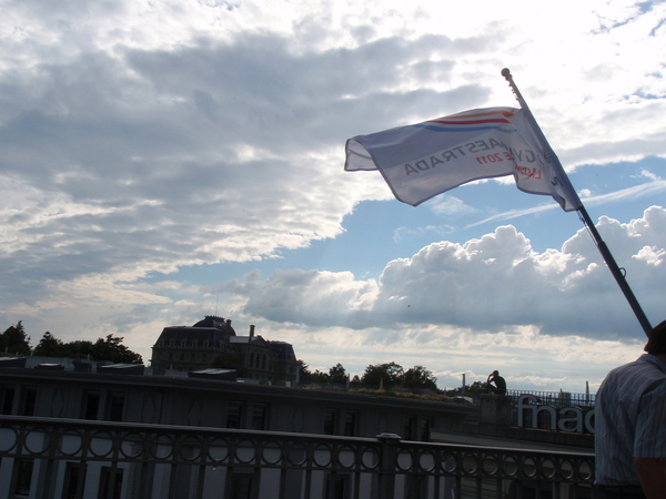 De eerste Gymnaestrada-vlag gespot in Lausanne